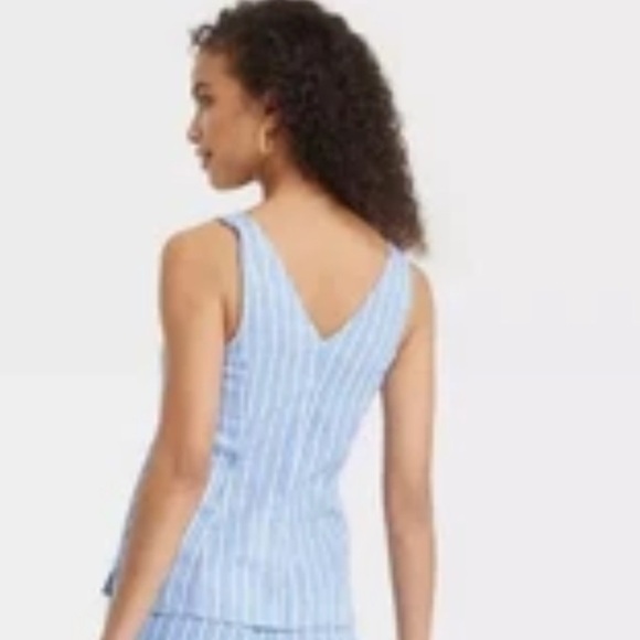 A New Day™ Linen V-Neck Blouse
Cute Adjustable Ties - Picture 4 of 10